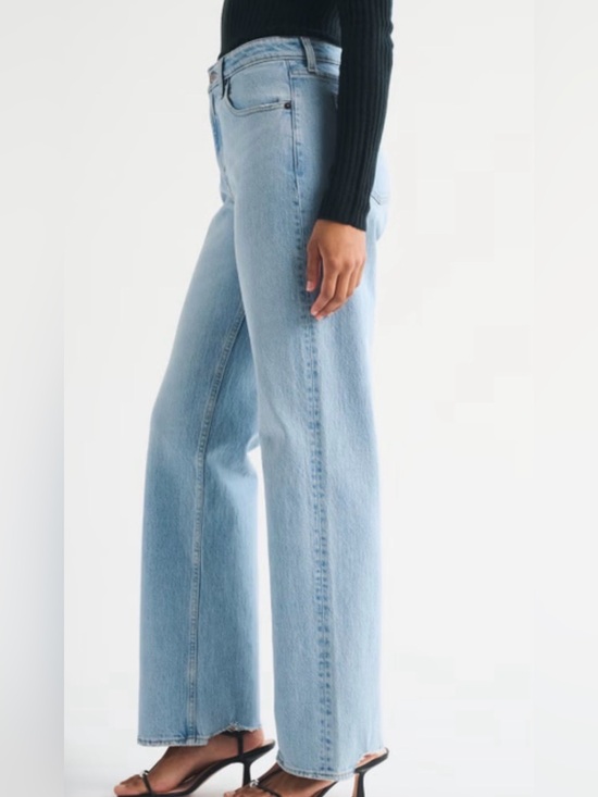 Abercrombie & Fitch Denim - Abercrombie & Fitch Light Blue ‘The 90s Relaxed Jean, High-Rise, Curvy Love’